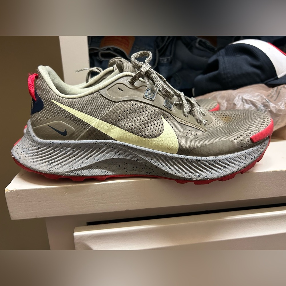 Nike Olive Pegasus trail